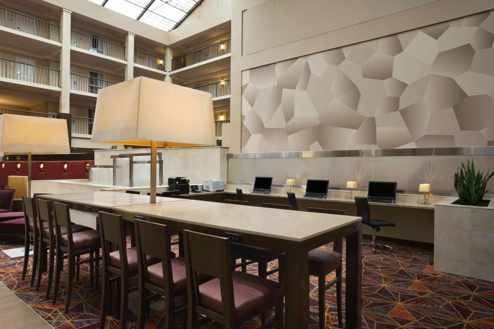 Embassy Suites Cleveland - Beachwood Exteriér fotografie