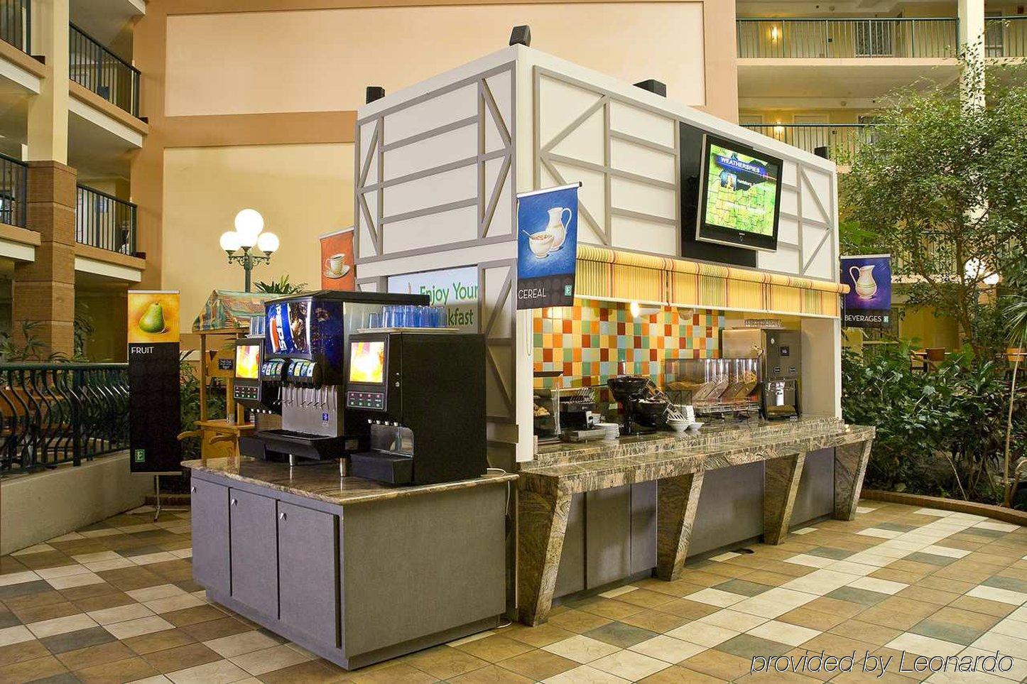 Embassy Suites Cleveland - Beachwood Restaurace fotografie